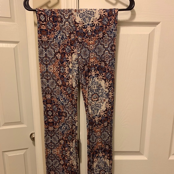 American Eagle High Waisted Flare Legging - Picture 2 of 3